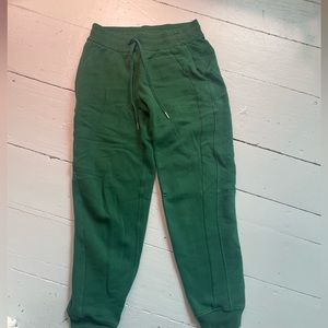 Scuba High-Rise Relaxed Jogger
Full Length